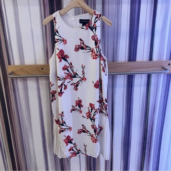 Stylestalker Floral Dress - Picture 1 of 4